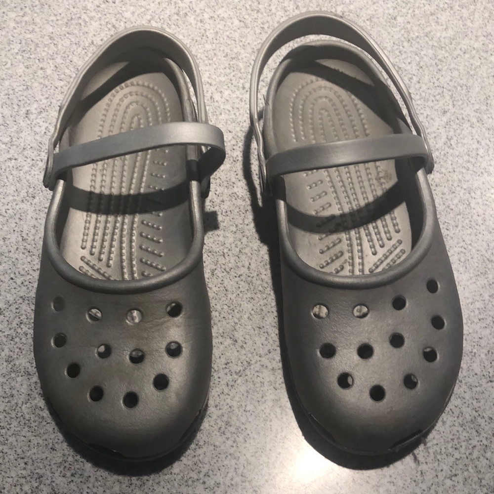 Women’s Crocs. Sling back clogs.